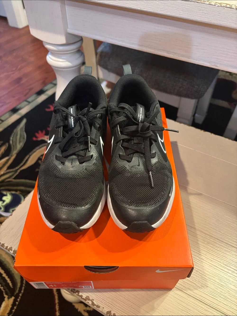 EUC Nike Cosmic Runner Sneakers (GS) Size 4.5 Y - Picture 3 of 11